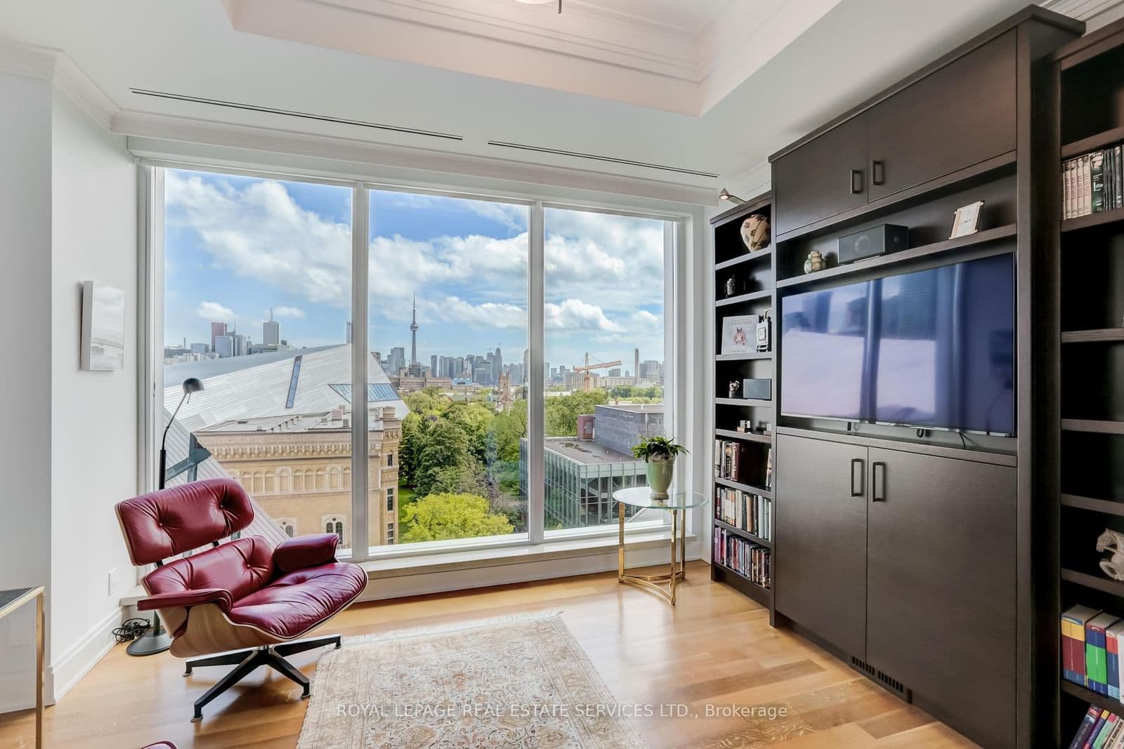 206 Bloor Street W, Unit 902