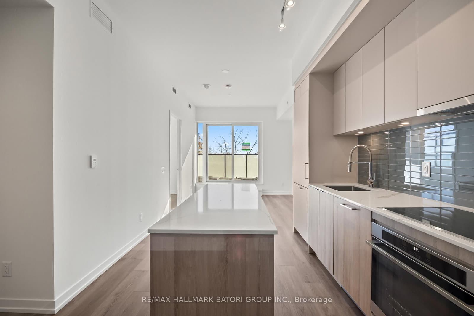 863 St. Clair Avenue W, Unit 409