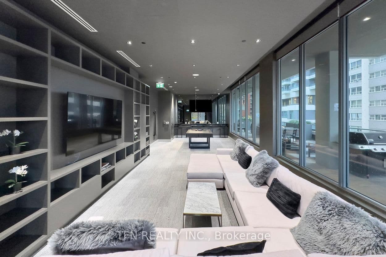 25 Holly Street, Unit 708