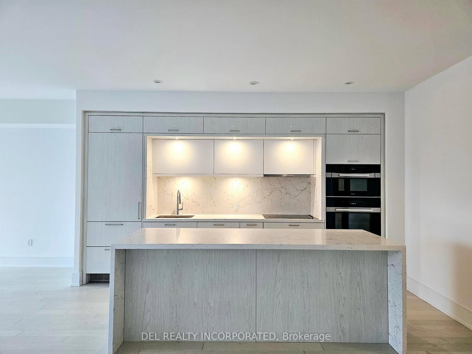 10 Inn on the Park Drive, Unit 312