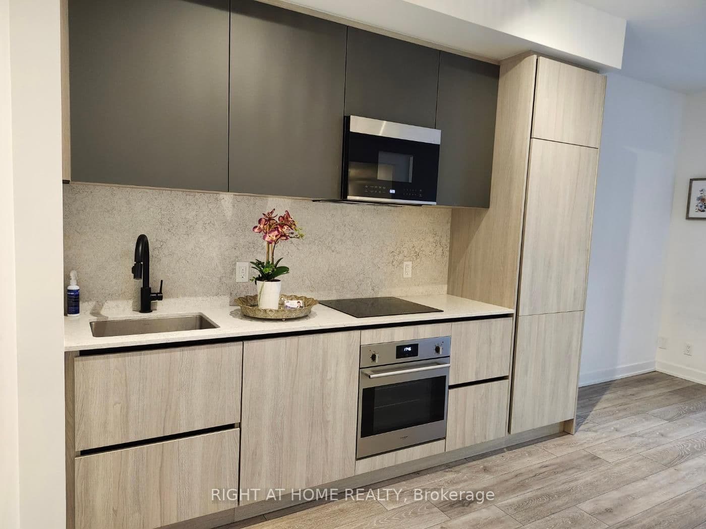 108 Peter Street, Unit 2605