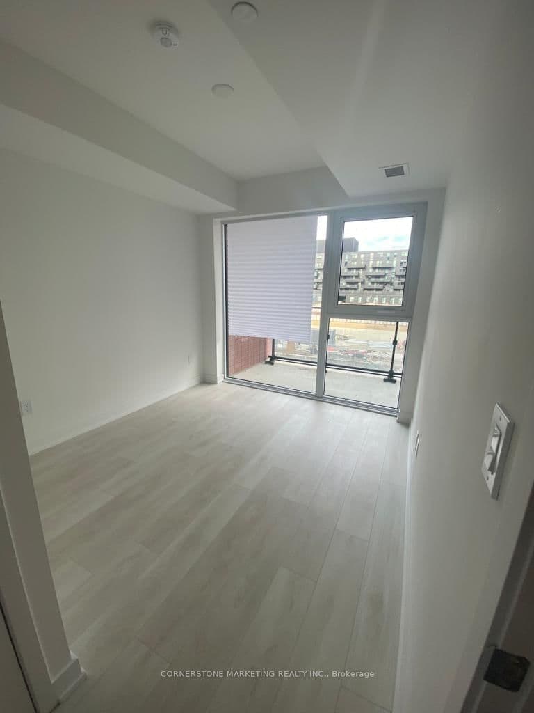 8 TIPPETT Road, Unit 301