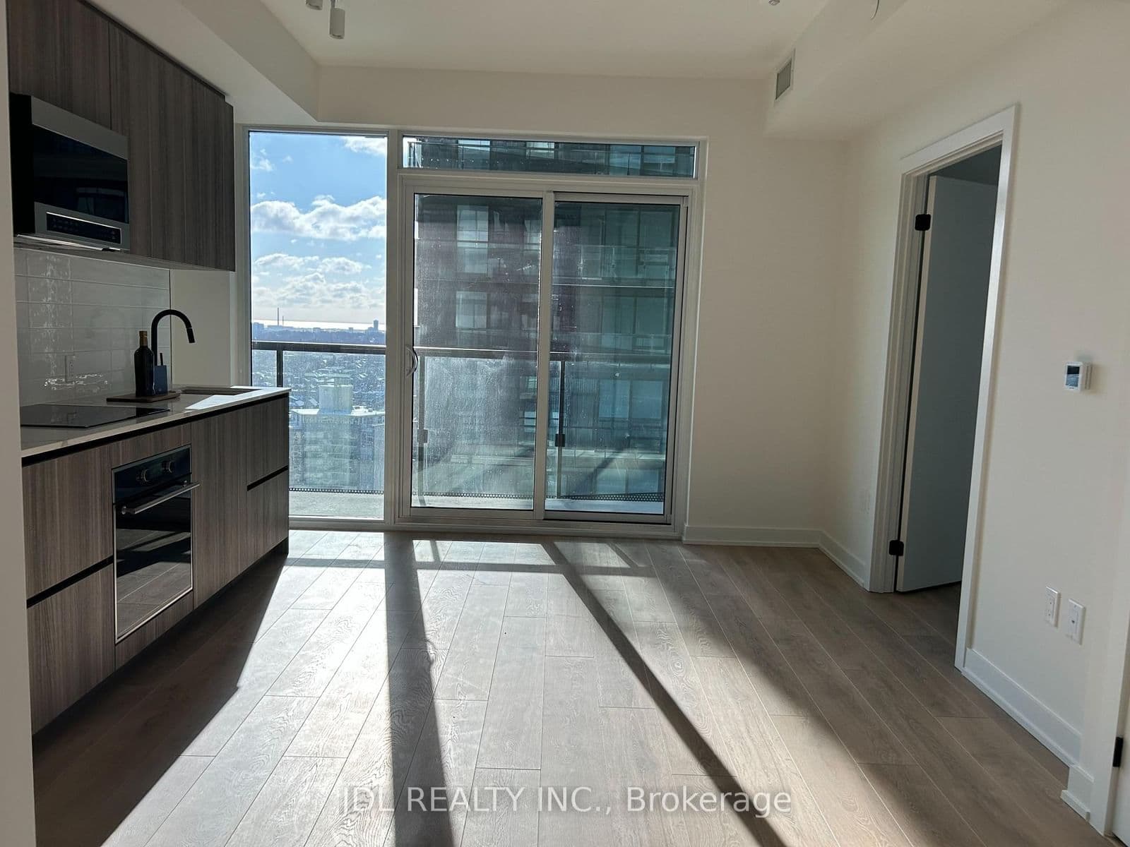 117 Broadway Avenue, Unit 2012