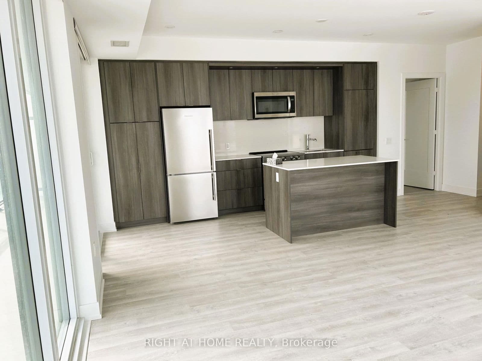 30 Inn On The Park Drive, Unit 1404