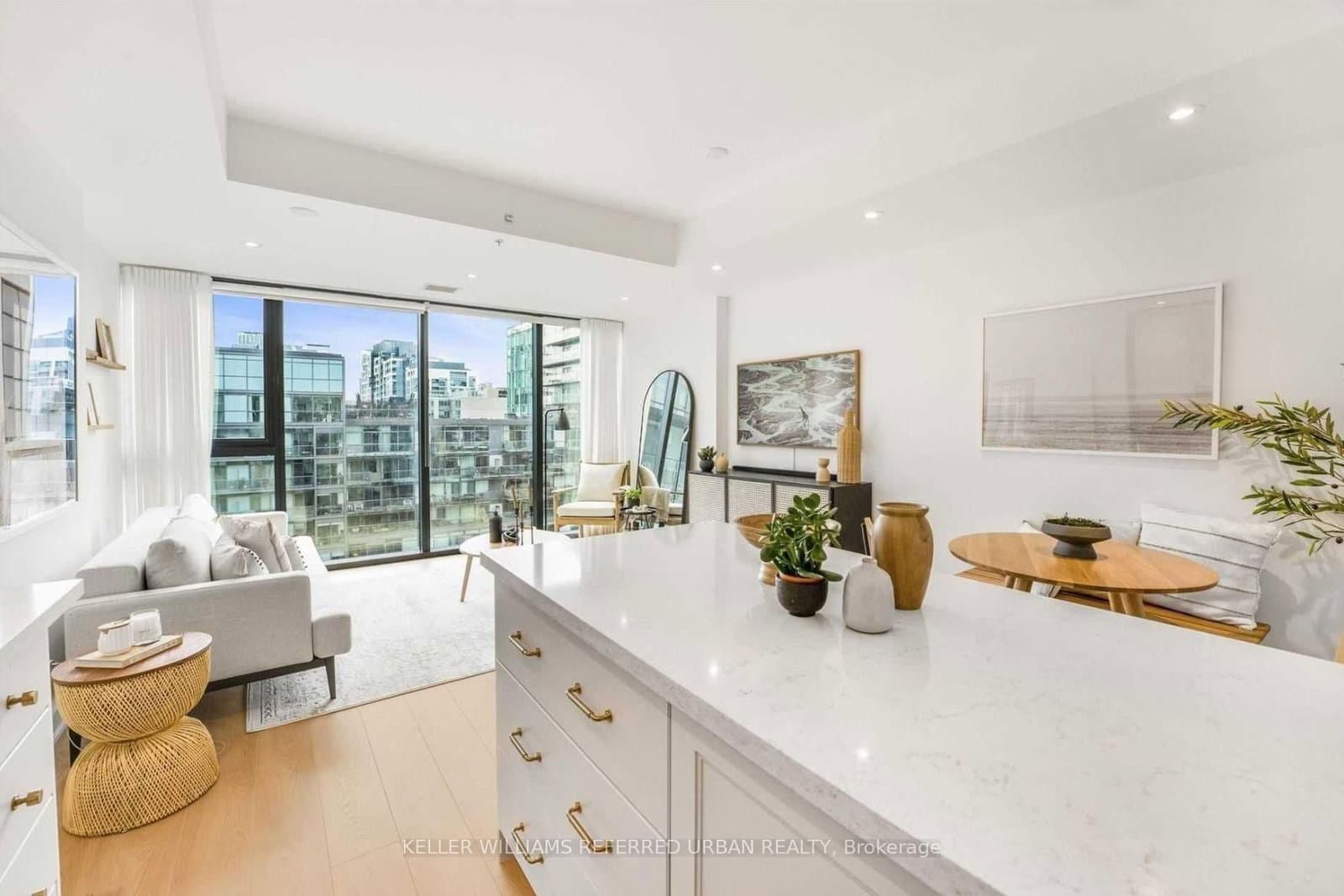 629 King Street, Unit 910