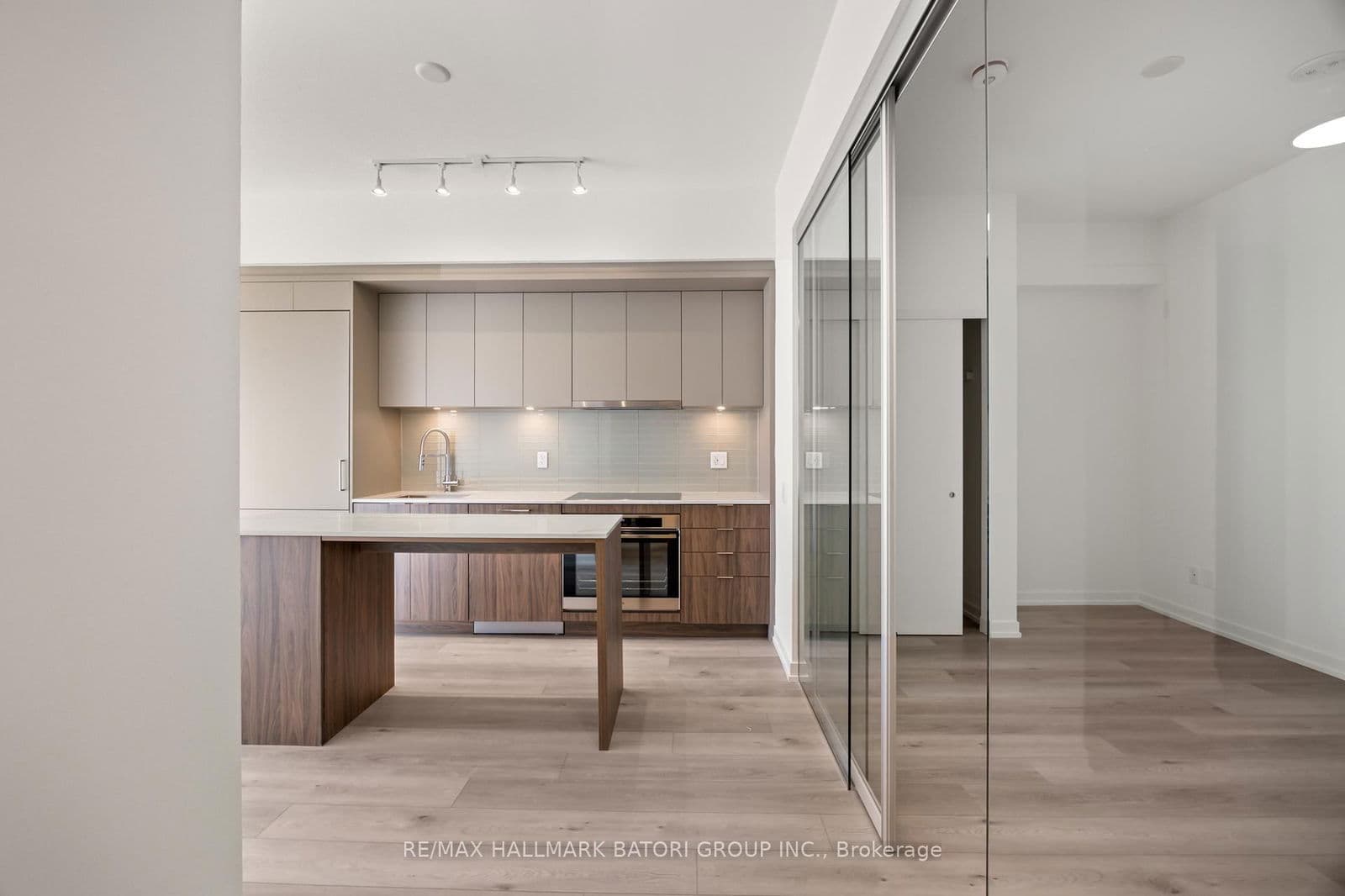 863 St. Clair Avenue W, Unit 408