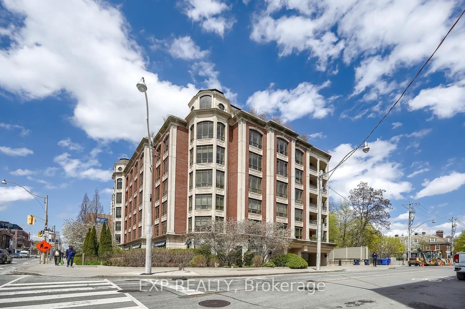 2 Roxborough Street E, Unit 502