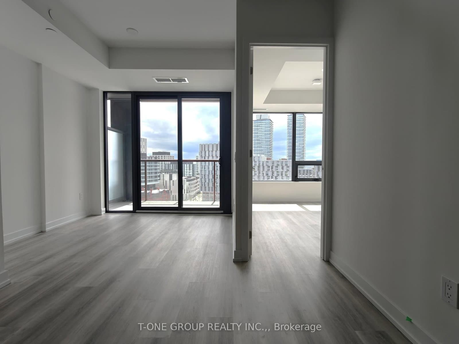 28 Eastern Avenue, Unit LPH09