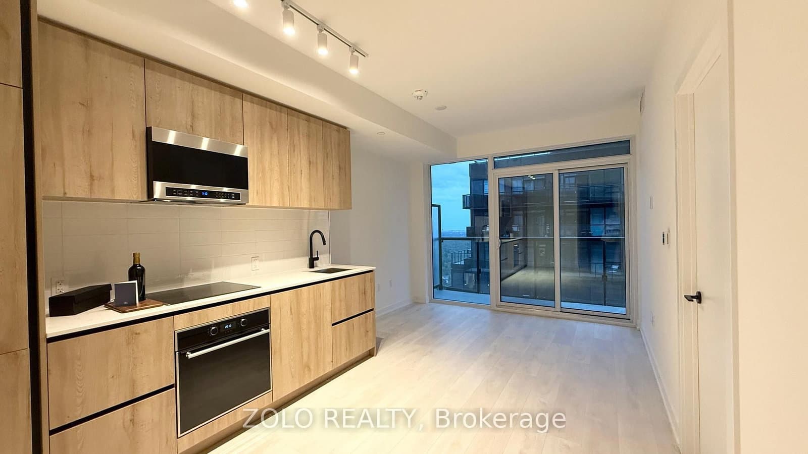 117 Broadway Avenue S, Unit 3513