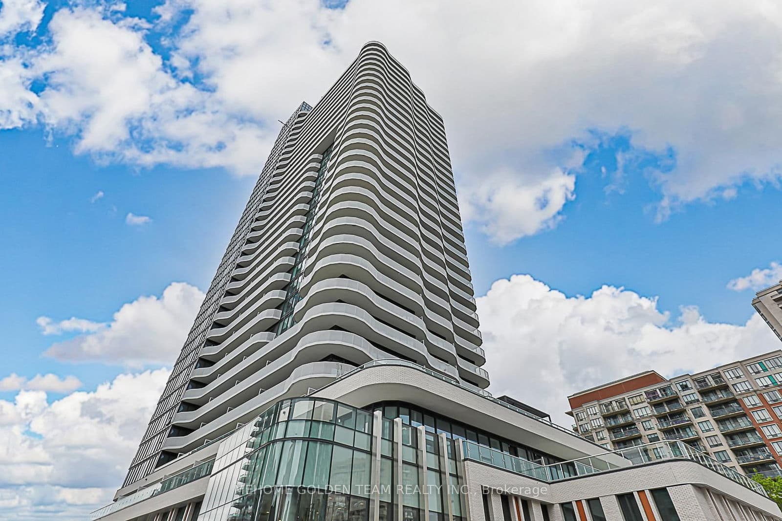 15 Holmes Avenue, Unit 2004