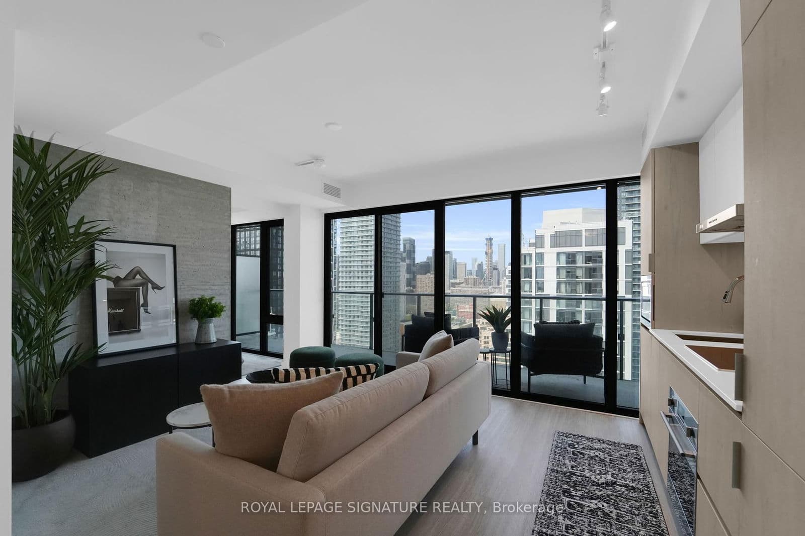 47 Mutual Street, Unit 3104