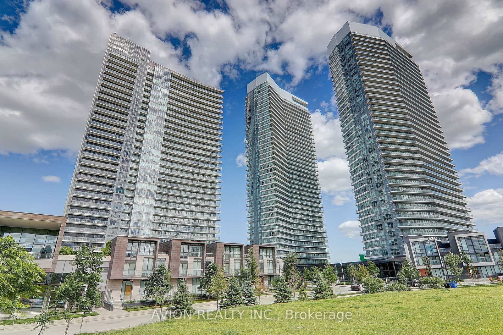 115 Mcmahon Drive, Unit 1511