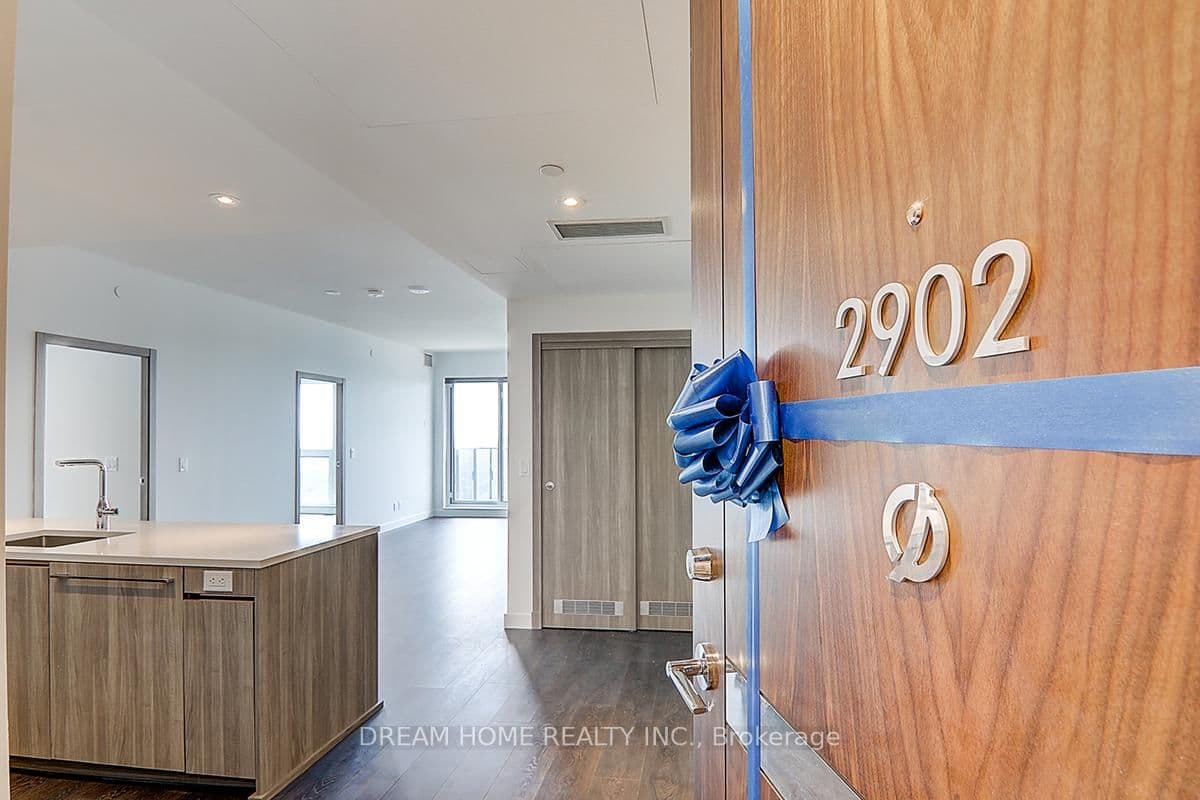 27 Mcmahon Drive, Unit 2902