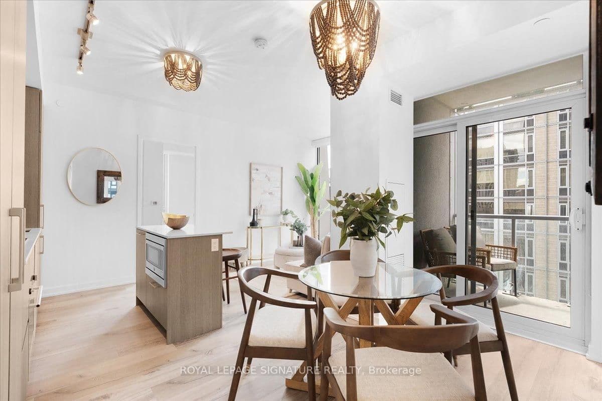 1 Yorkville Avenue, Unit 1402