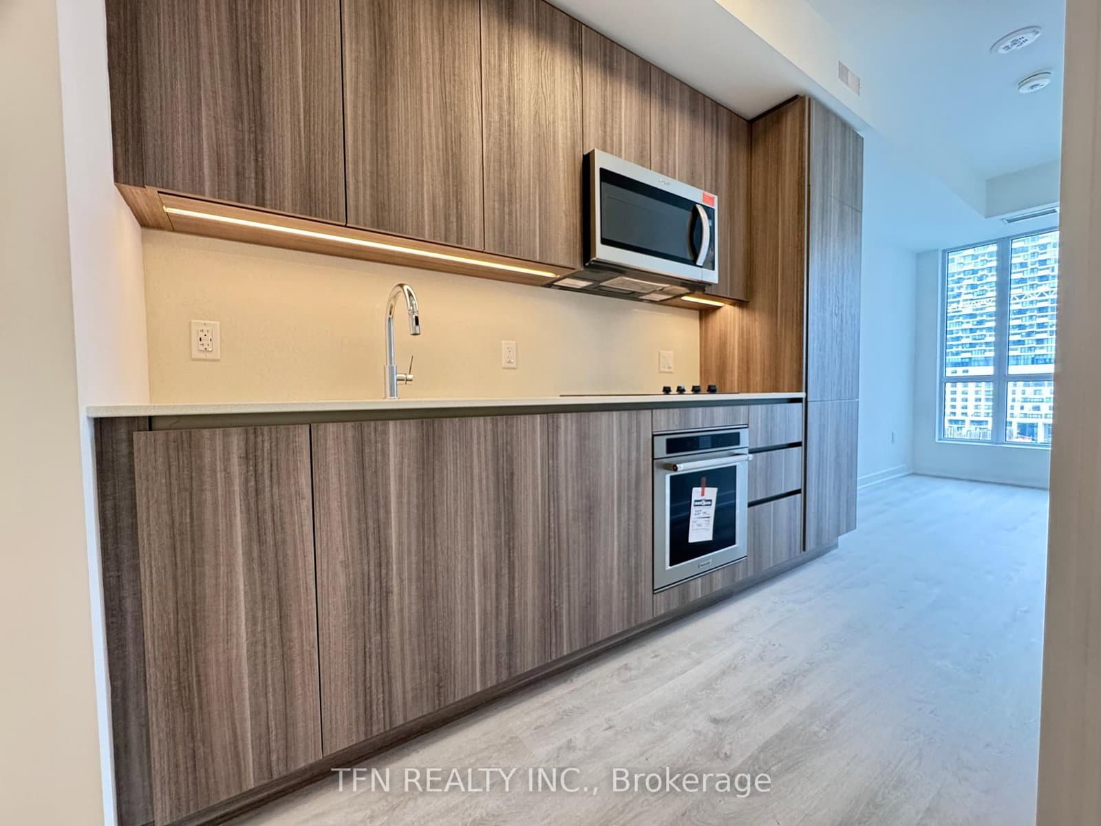 15 Richardson Street, Unit 812