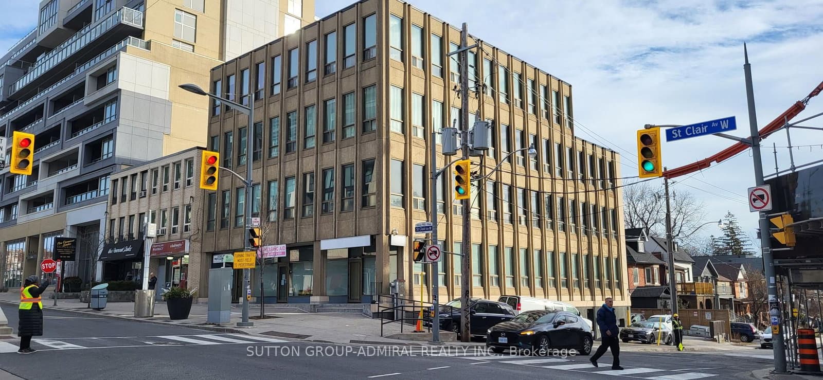 #204B - 845 St Clair Avenue W