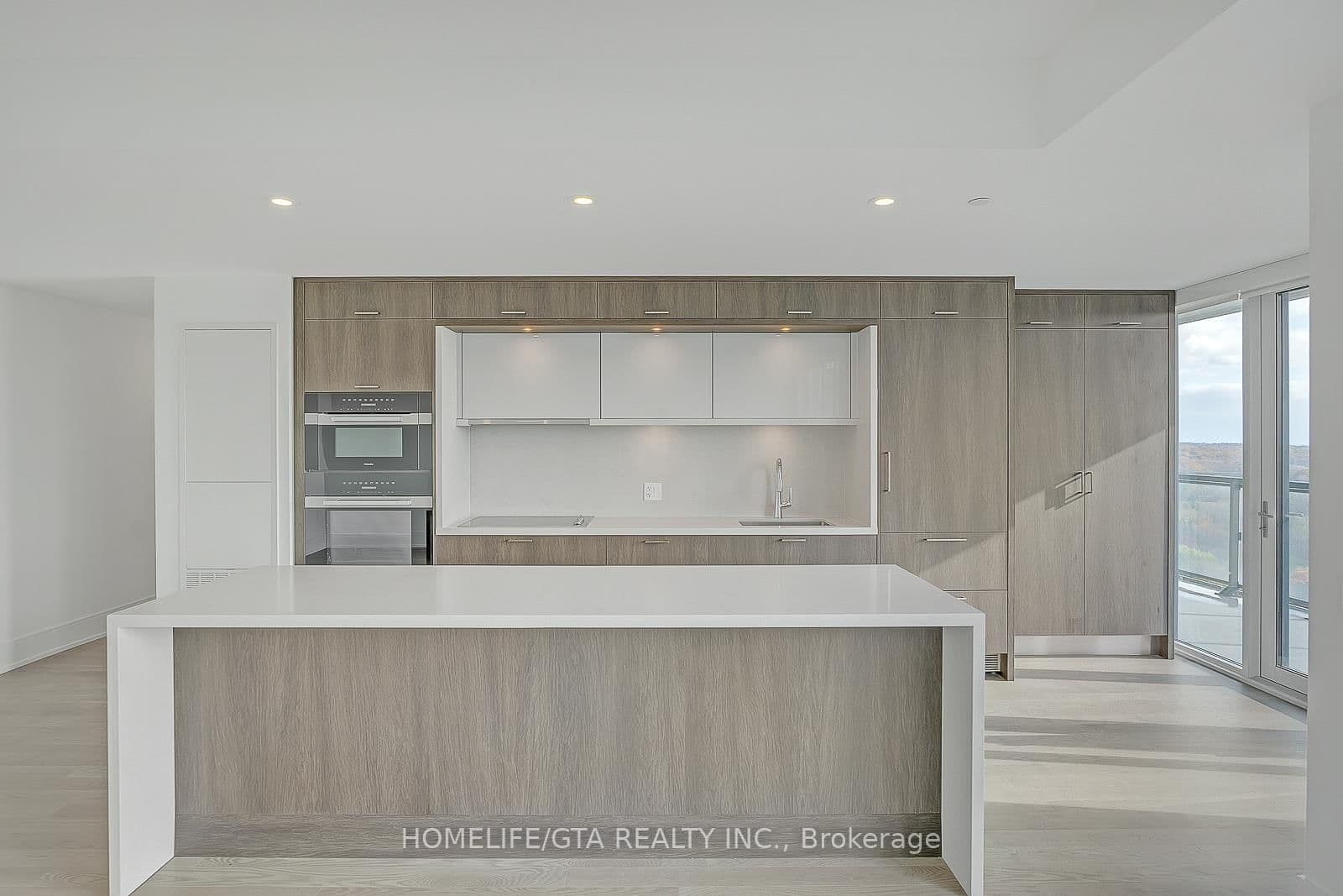 20 Inn On The Park Drive, Unit 1833