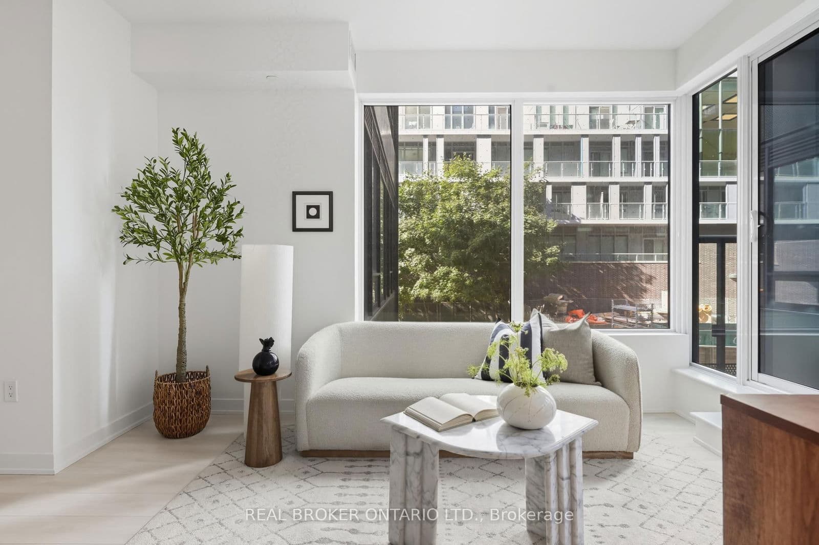 127 Broadway Avenue, Unit 207