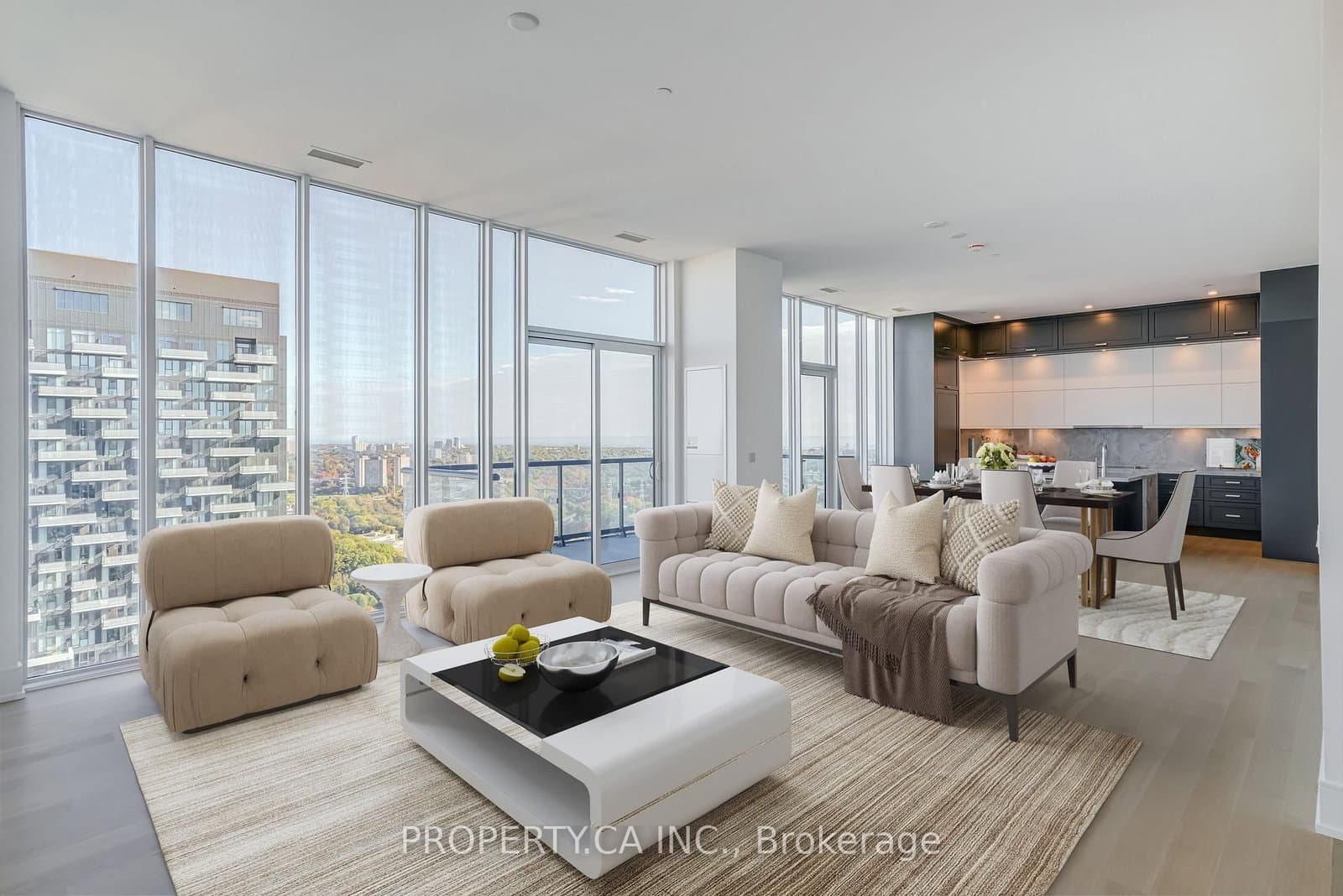 10 Inn On The Park Drive, Unit GPH04