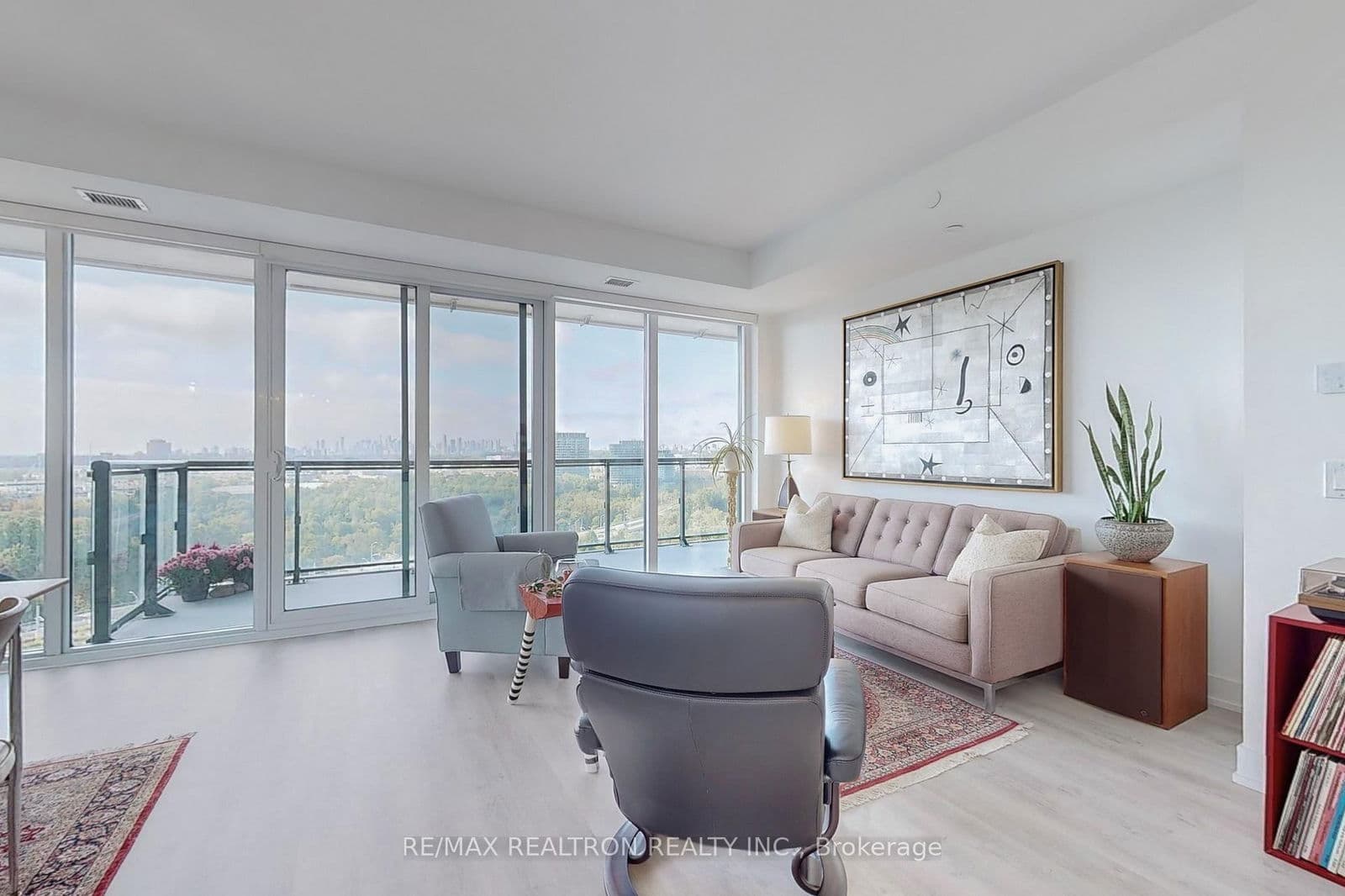 #1432 - 20 Inn On The Park Drive