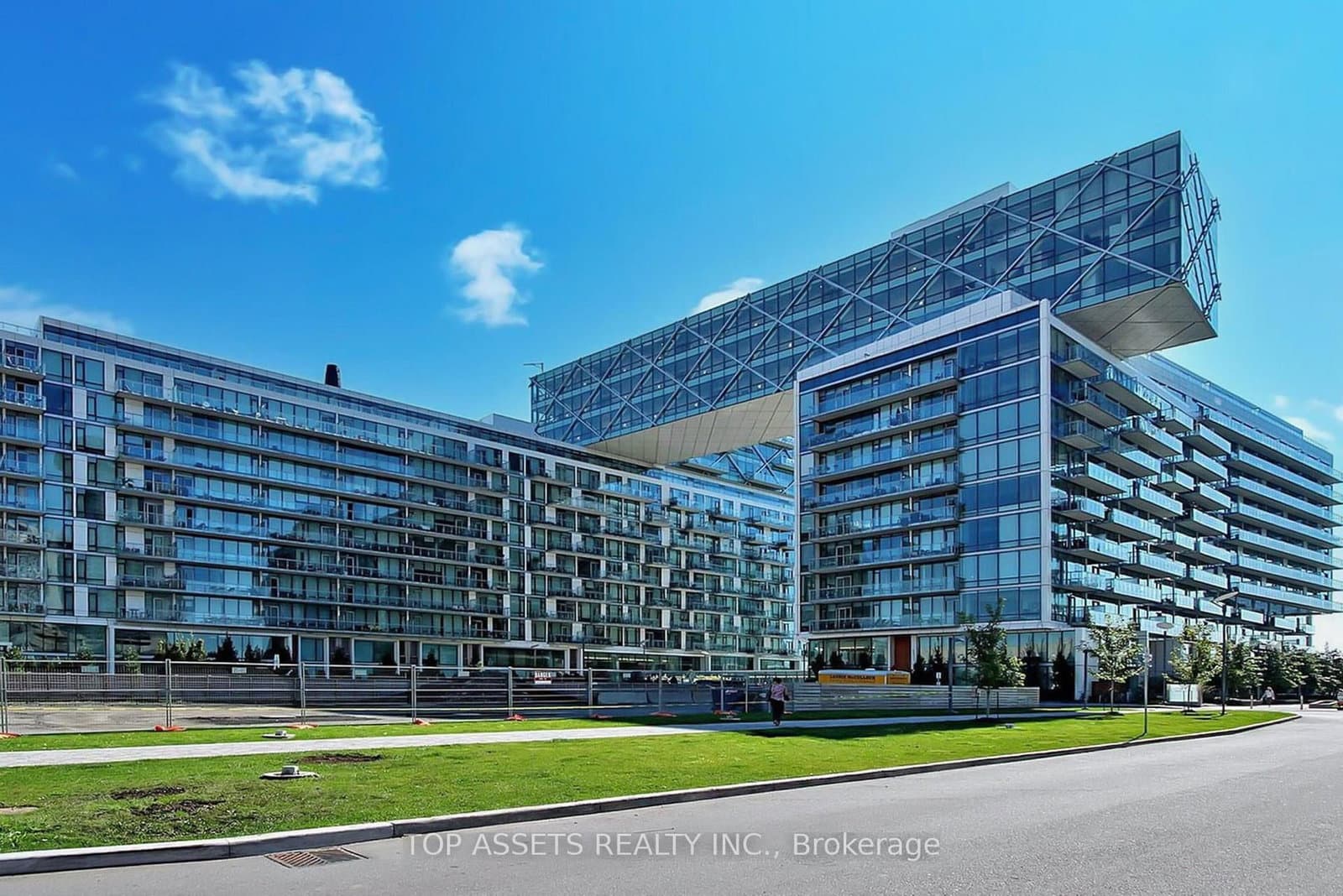 39 Queens Quay E, Unit 903