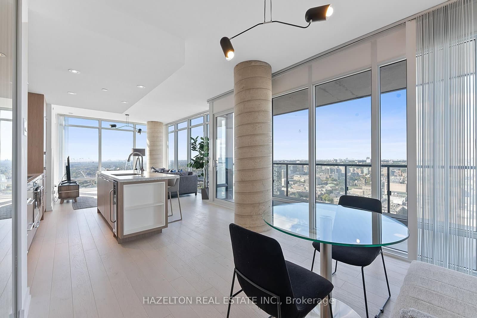 488 University Avenue, Unit 3416