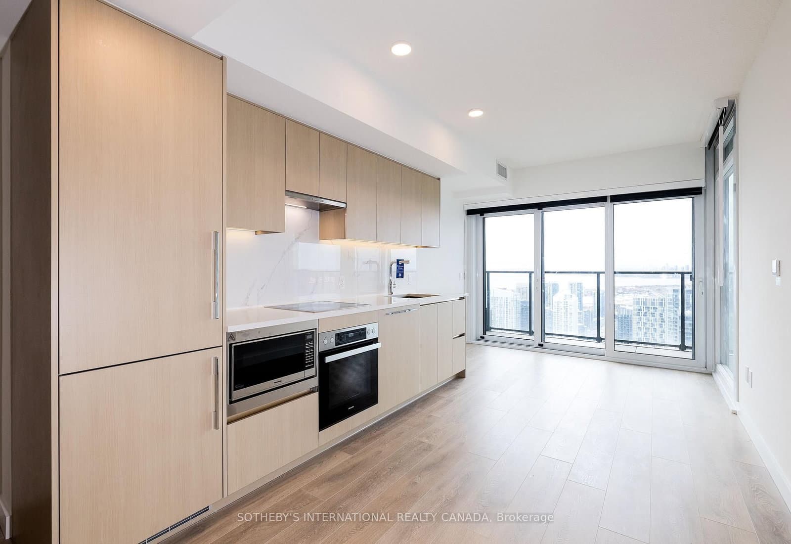 3 Concord Cityplace Way, Unit 5702