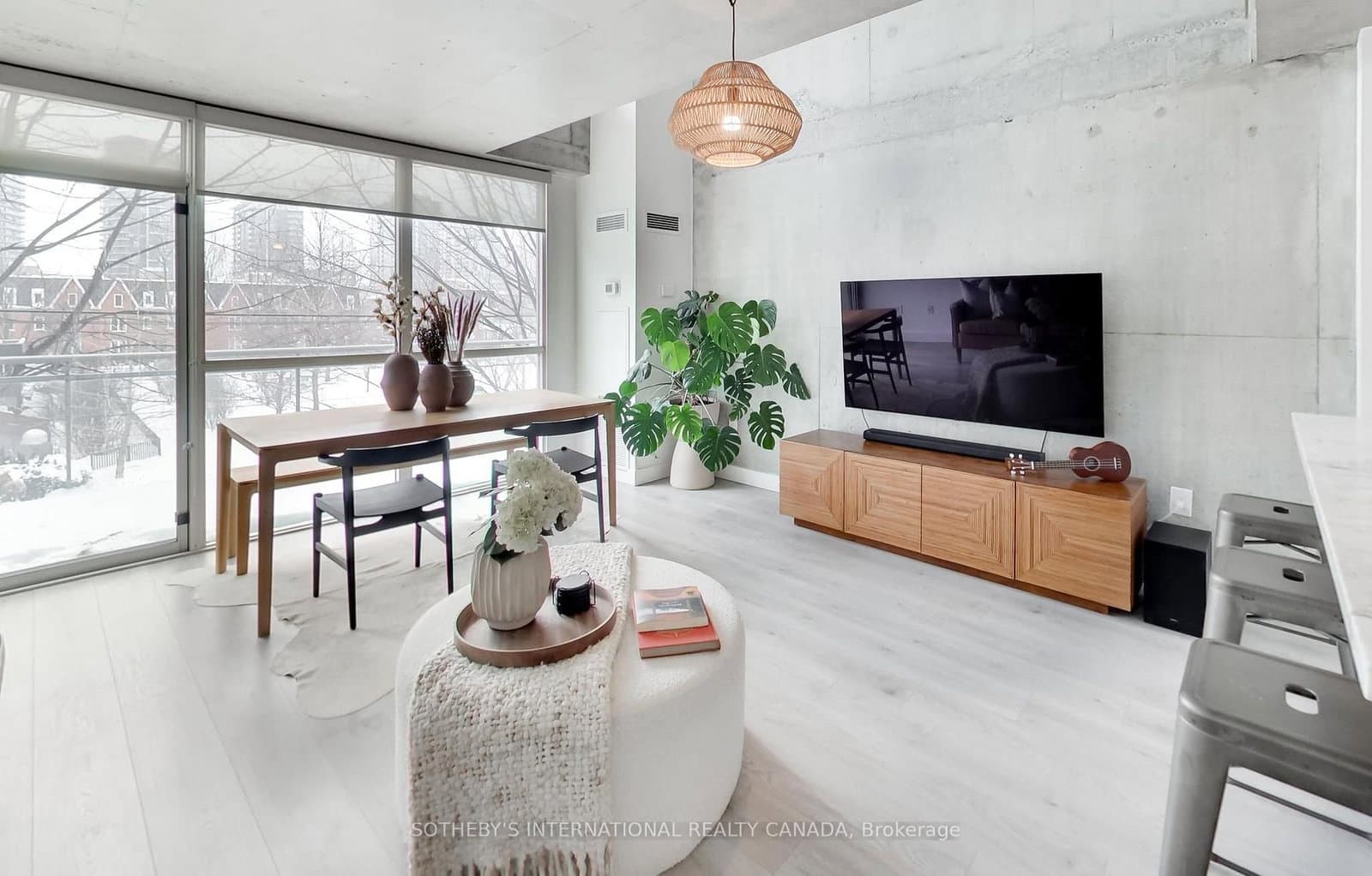 #312 - 954 King Street W