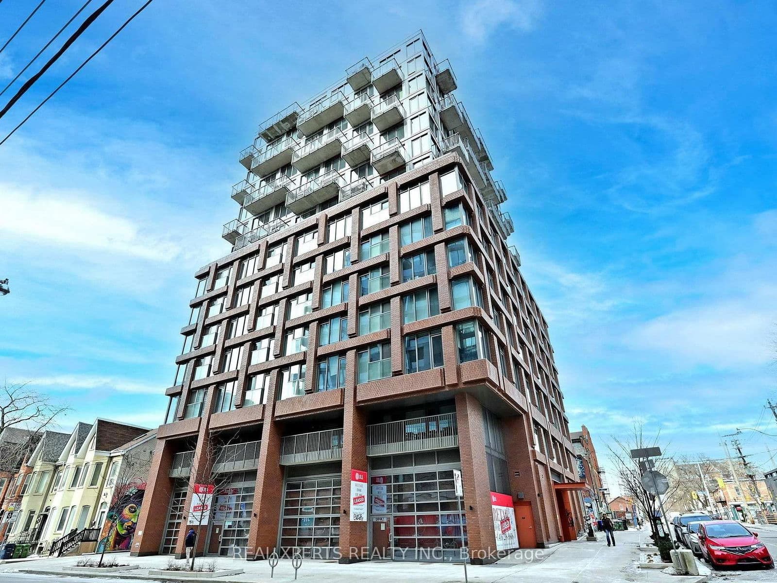 #404 - 2 Augusta Avenue