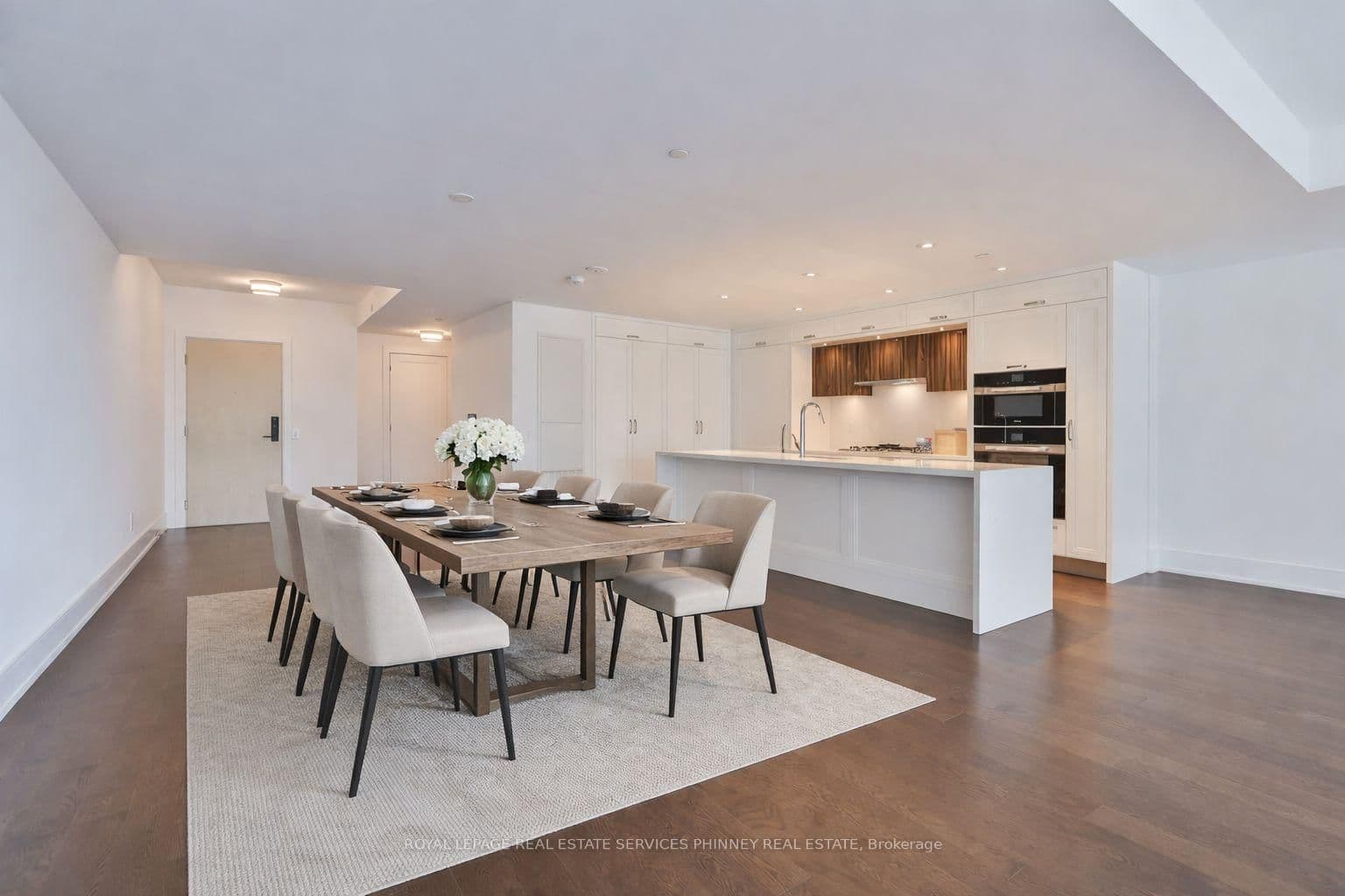 #214 - 155 Merchants' Wharf