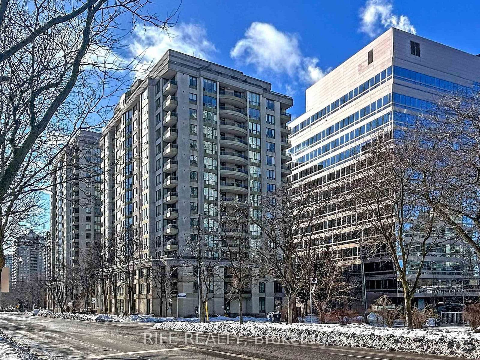 #906 - 260 Doris Avenue