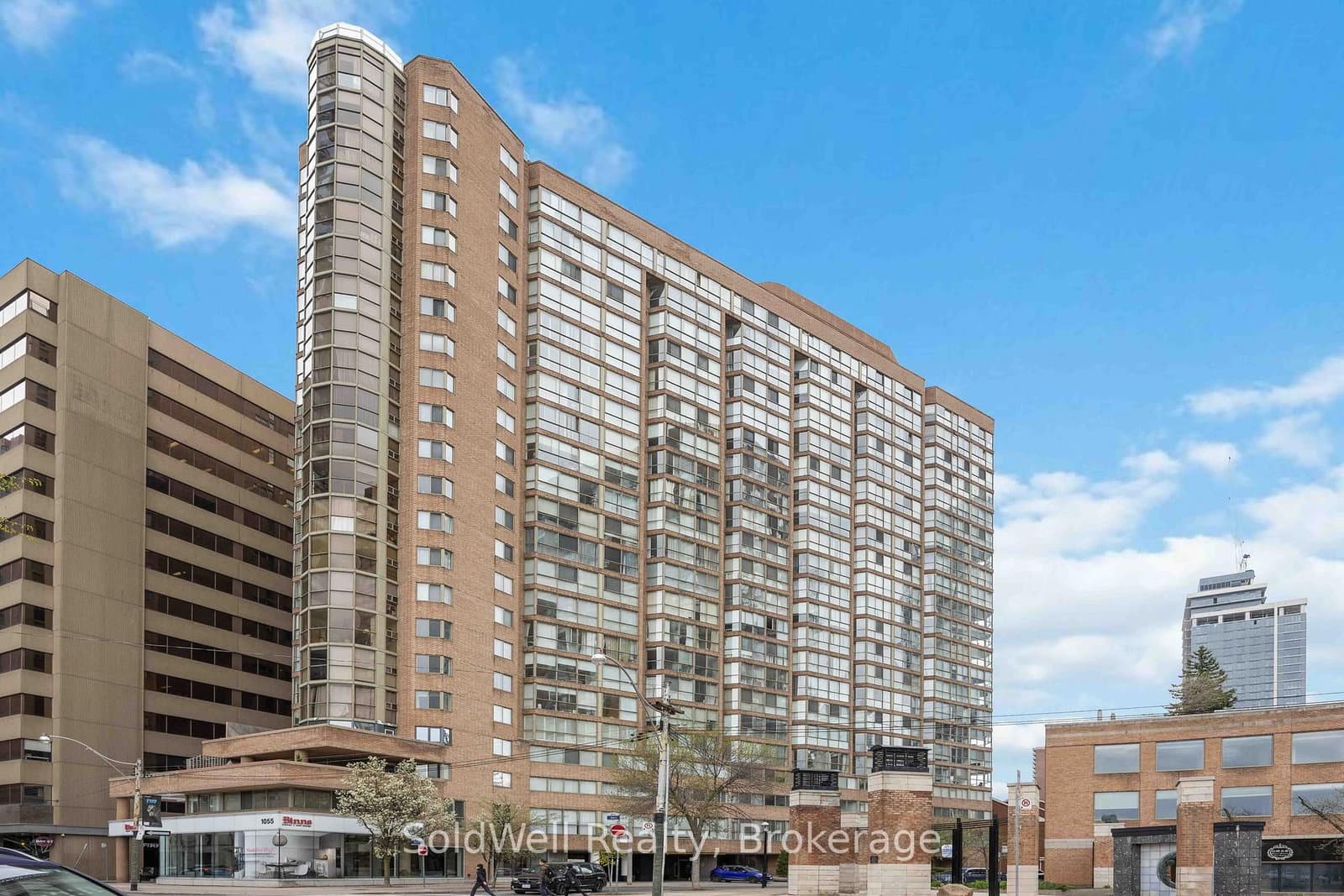 #712 - 1055 Bay Street