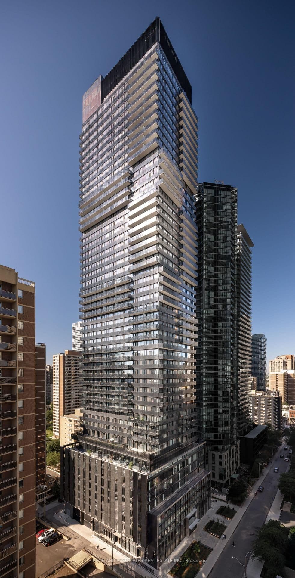 #1011 - 55 Charles Street E