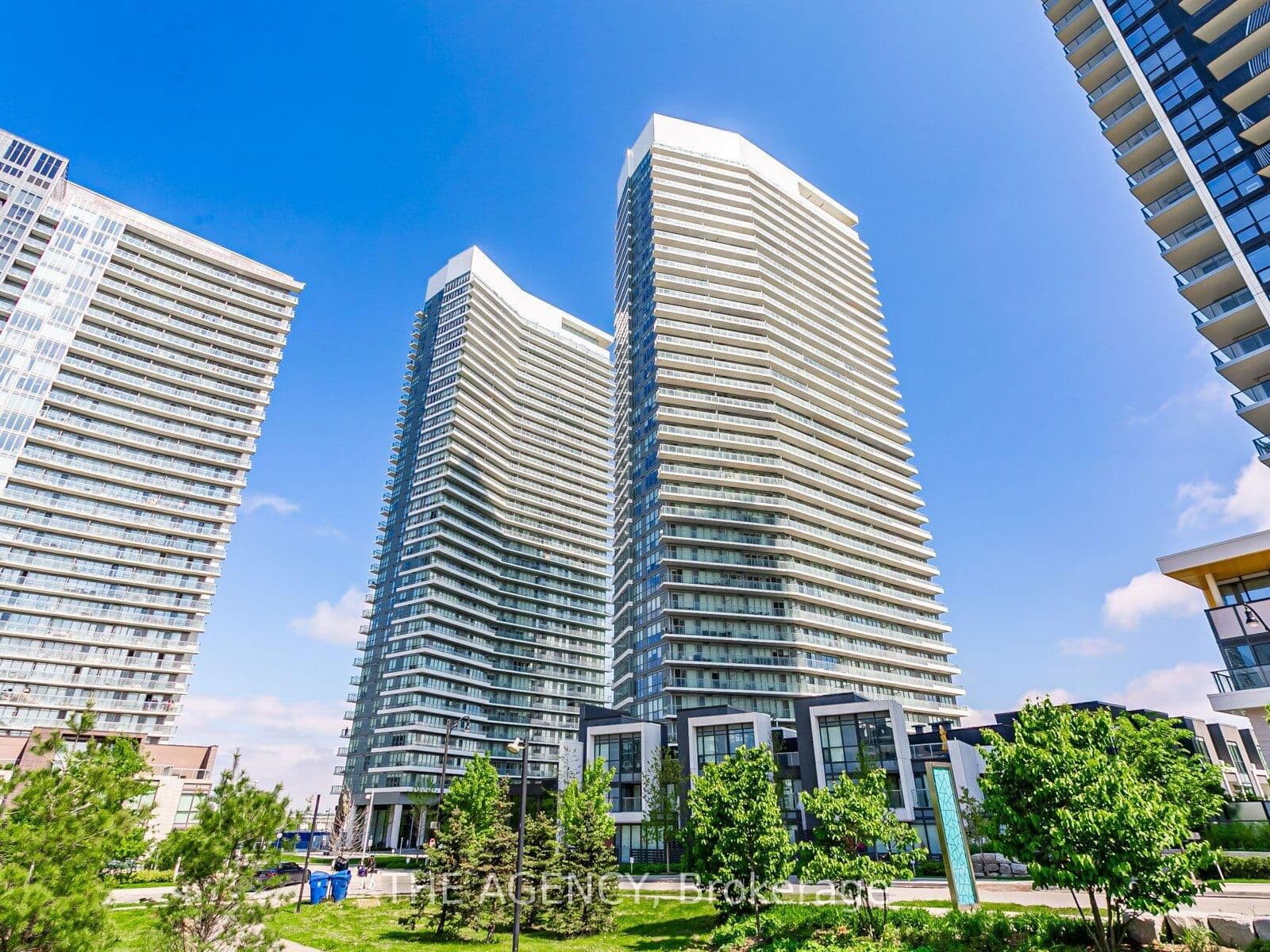 117 McMahon Drive, Unit 3702