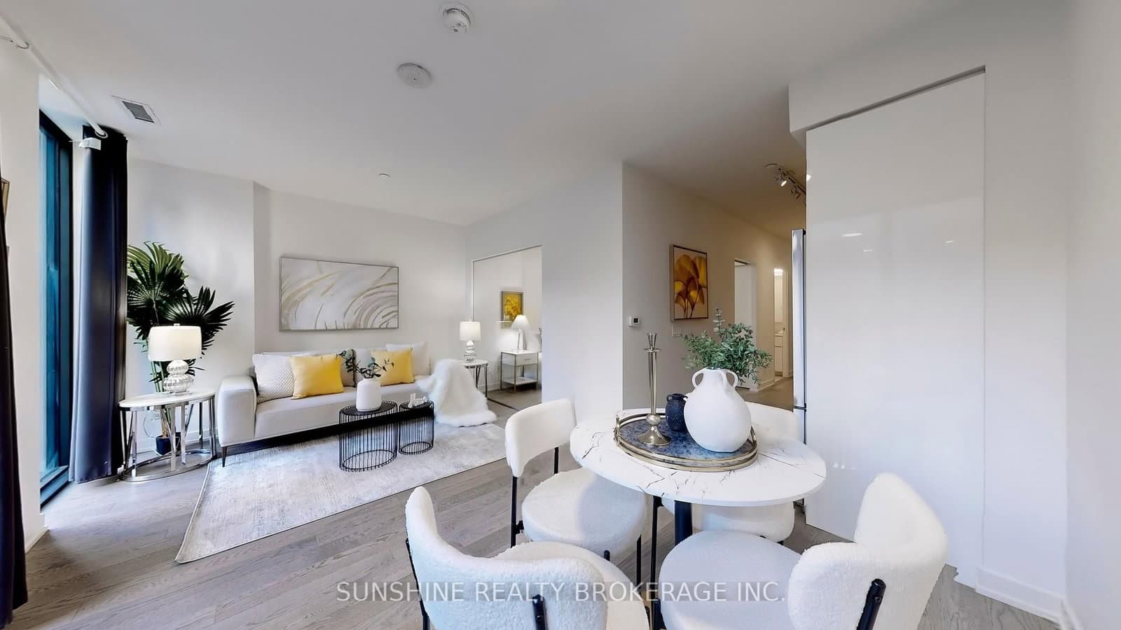 #422 - 25 Richmond Street E