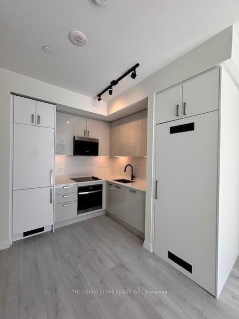 280 Dundas Street W, Unit 904