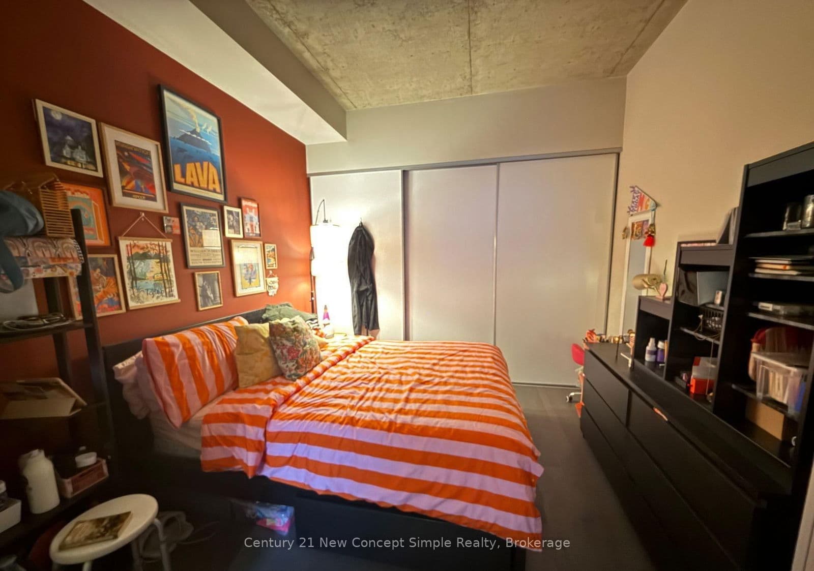 #305 - 399 Adelaide Street W