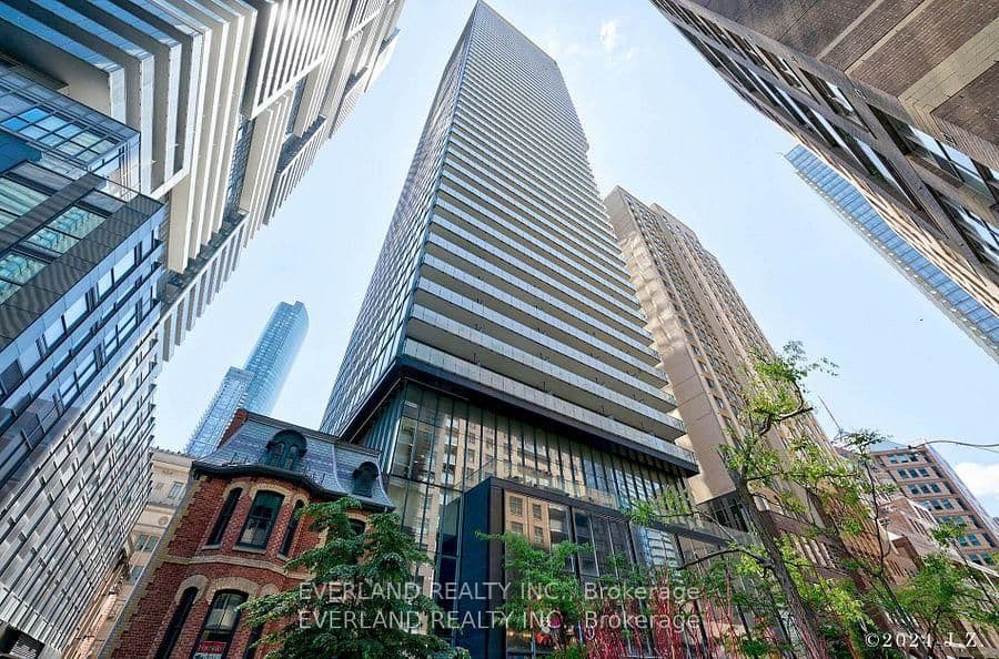 #1702 - 15 Grenville Street