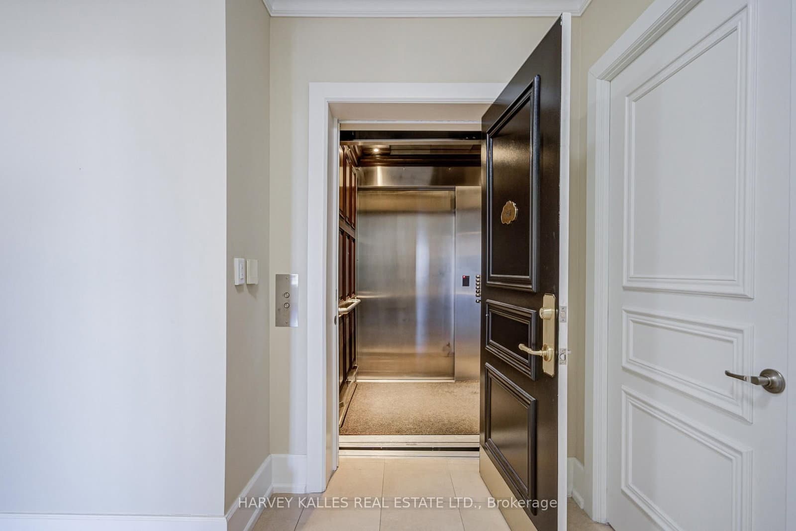 #1602B - 660 Sheppard Avenue E