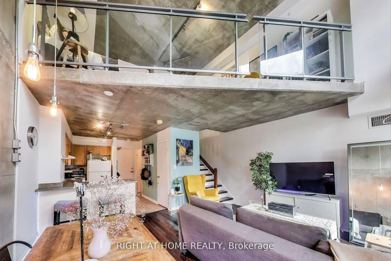 #246 - 1029 King Street W