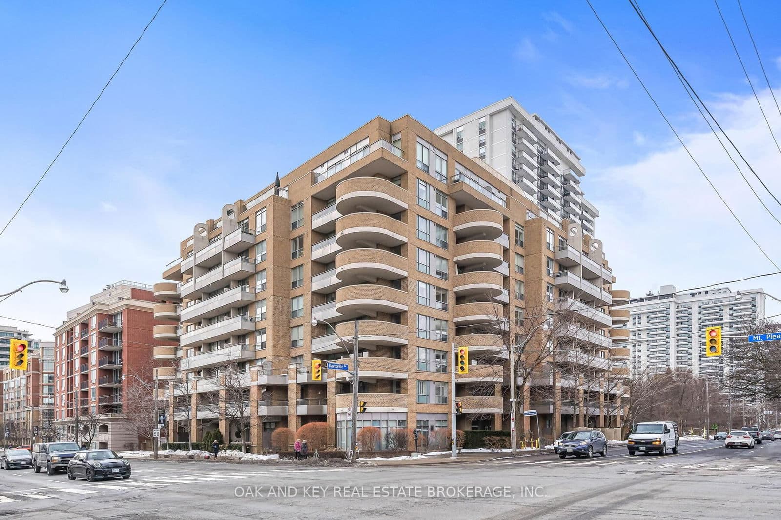 #613 - 245 Davisville Avenue