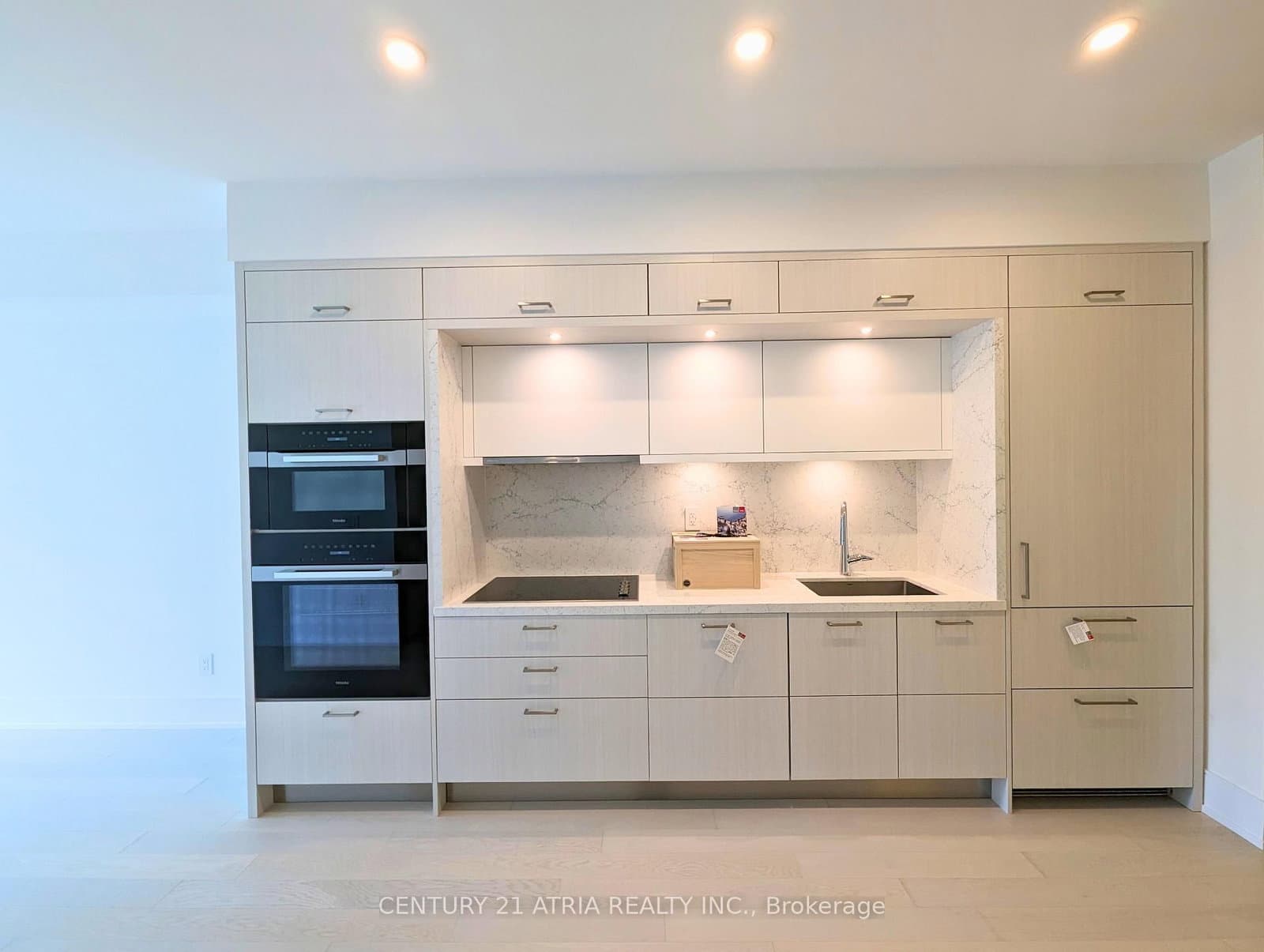 #523 - 155 Merchants' Wharf