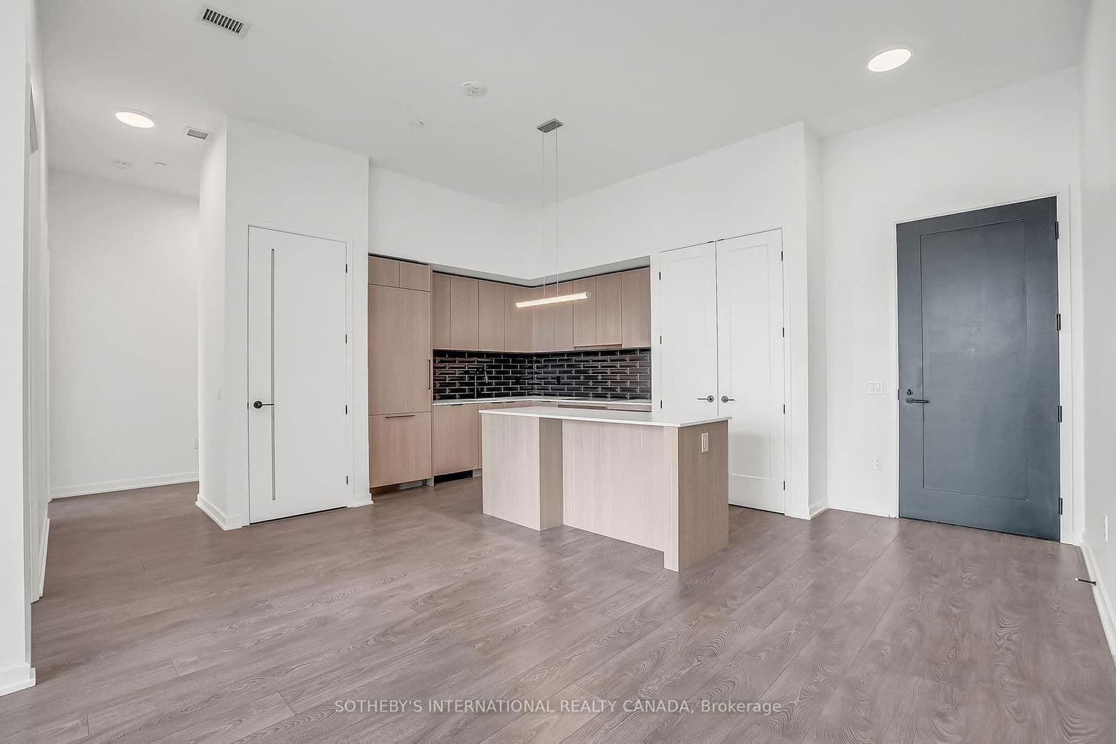 #PH17 - 88 Bathurst Street