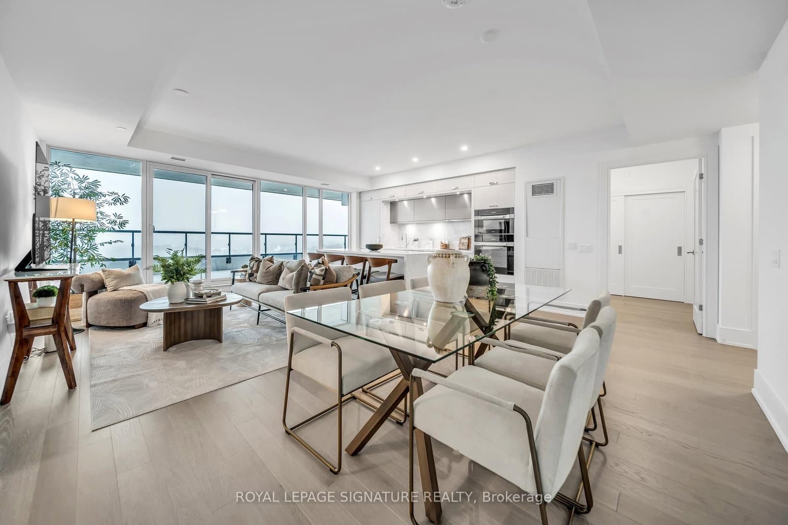 10 Inn On The Park Drive, Unit 1201