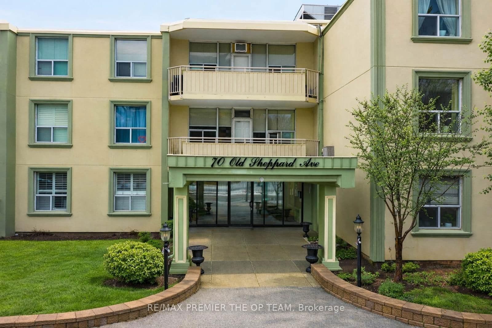 #212 - 70 Old Sheppard Avenue