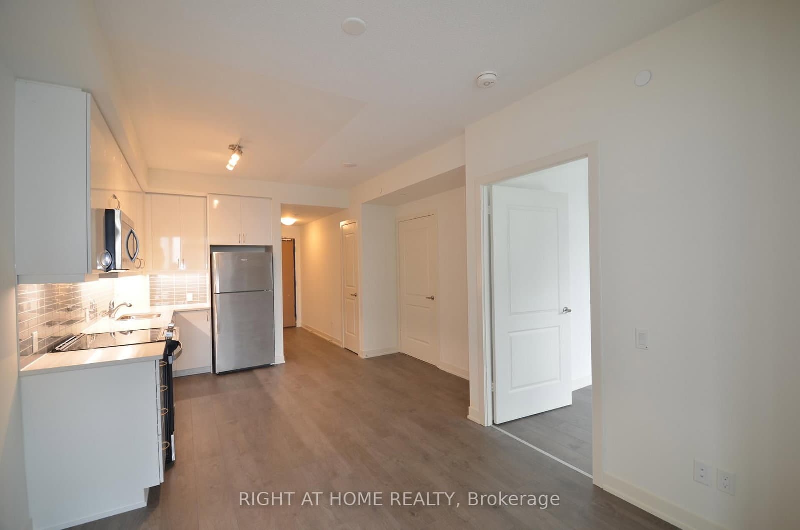 4955 Yonge Street, Unit 801