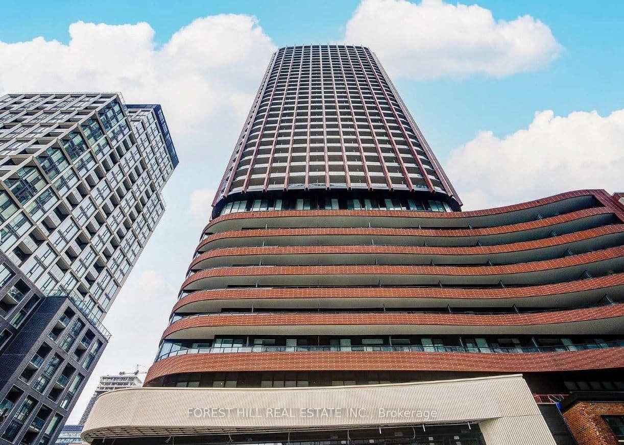 #1015 - 180 Front Street E