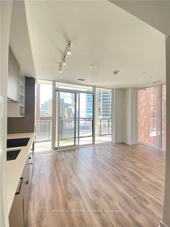 #514 - 20 Edward Street