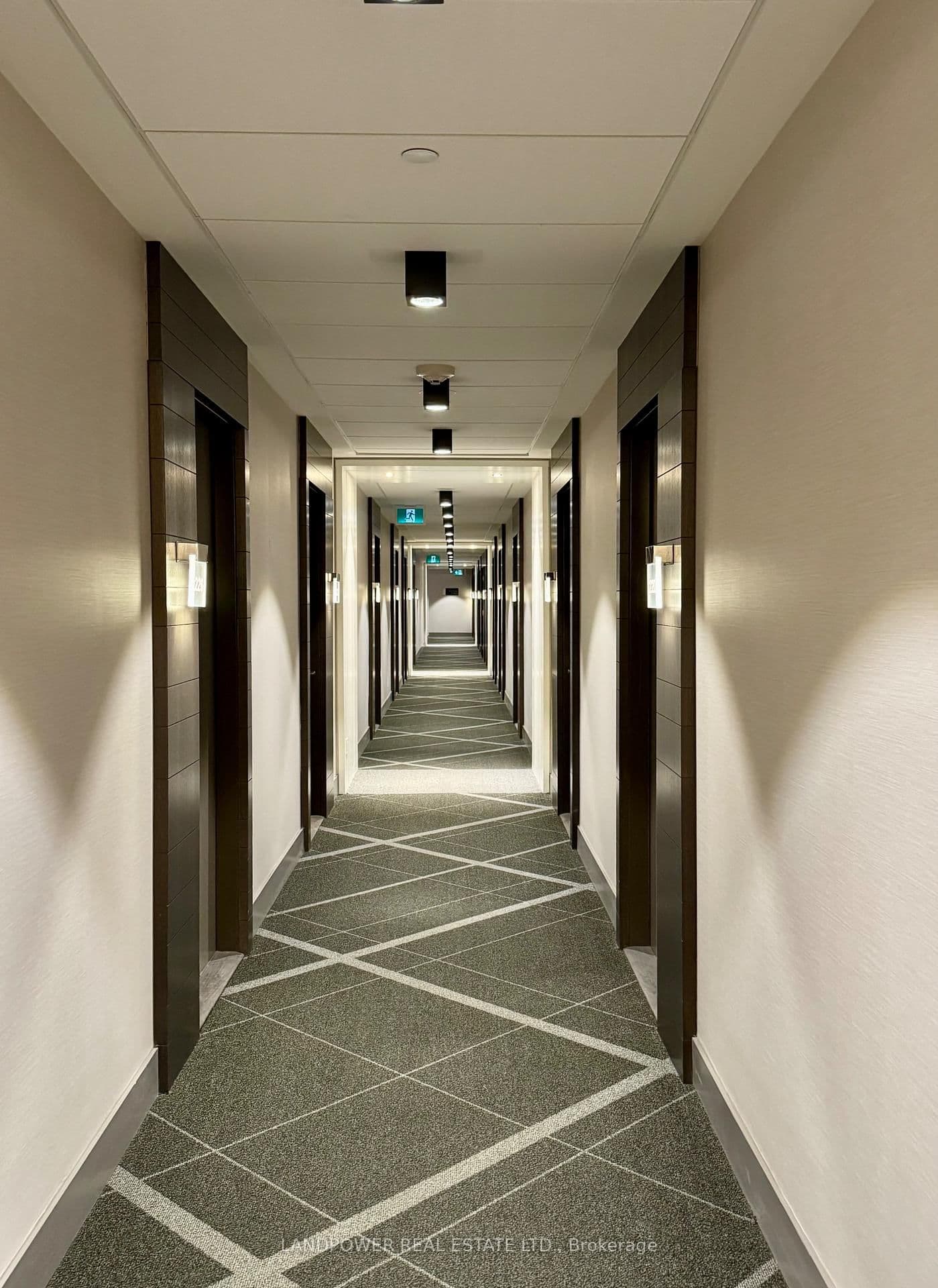 #235 - 55 Merchants' Wharf