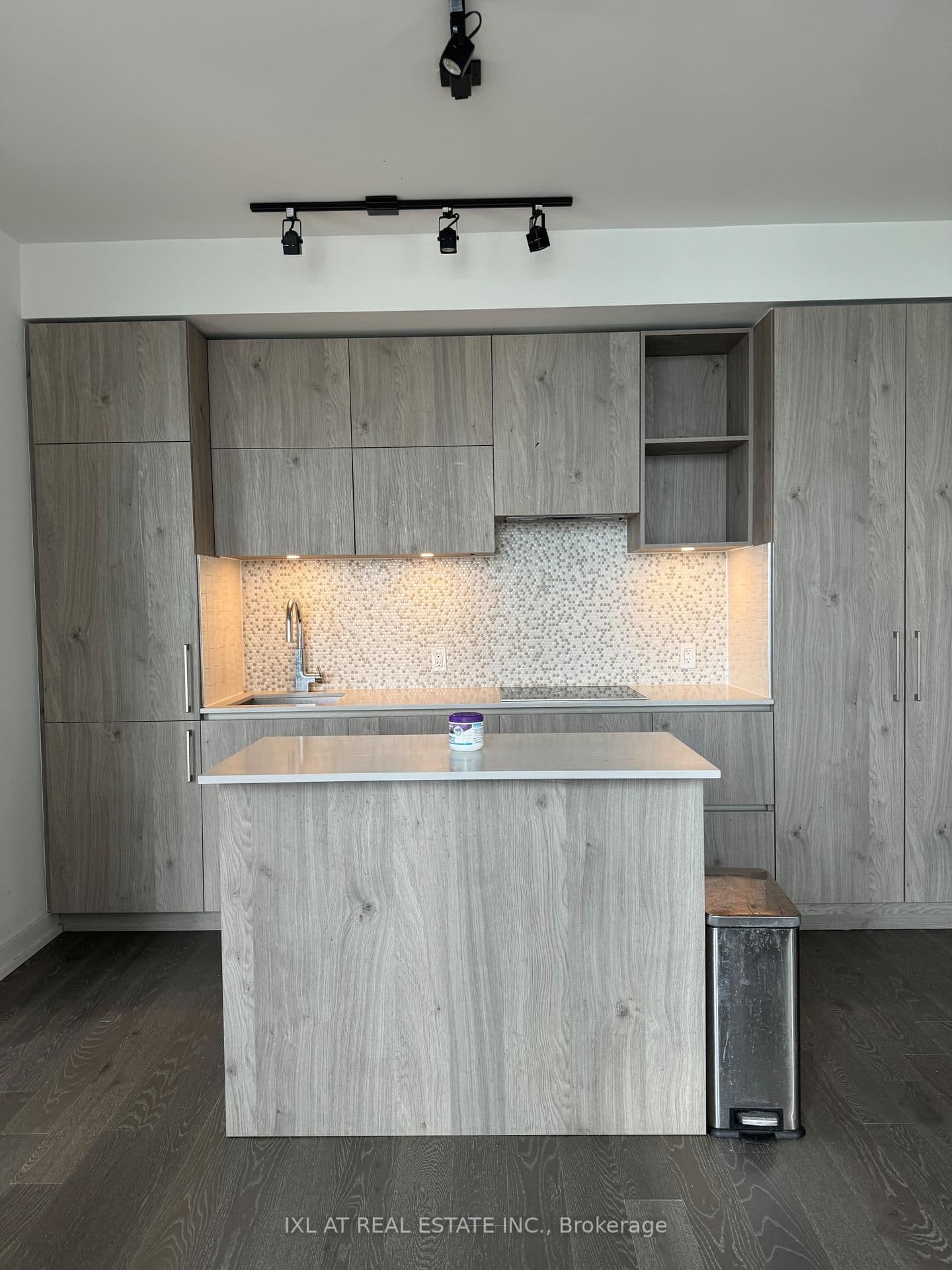 1 Yorkville Avenue, Unit 3405